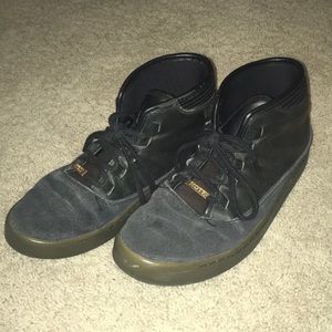I am selling a pair of shoes I do not wear anymore